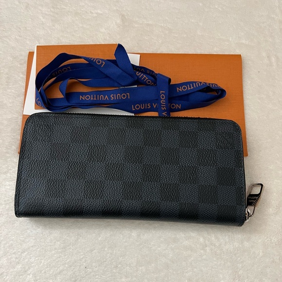 Authentic Louis Vuitton Graphite Long Zip Wallet - Picture 2 of 12